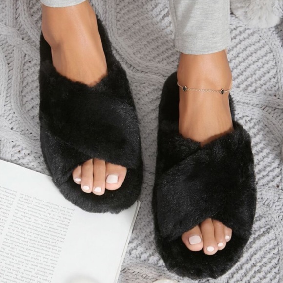 🆕 Softest Faux Fur Slippers Black - Picture 4 of 7